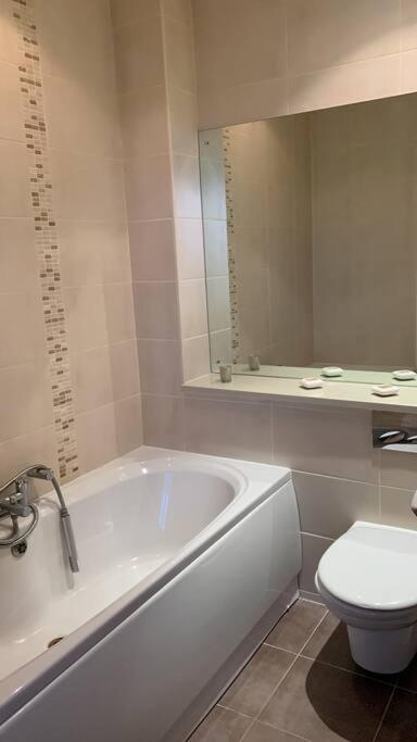 3 Bedroom Penthouse Apartment In Larne Ngoại thất bức ảnh