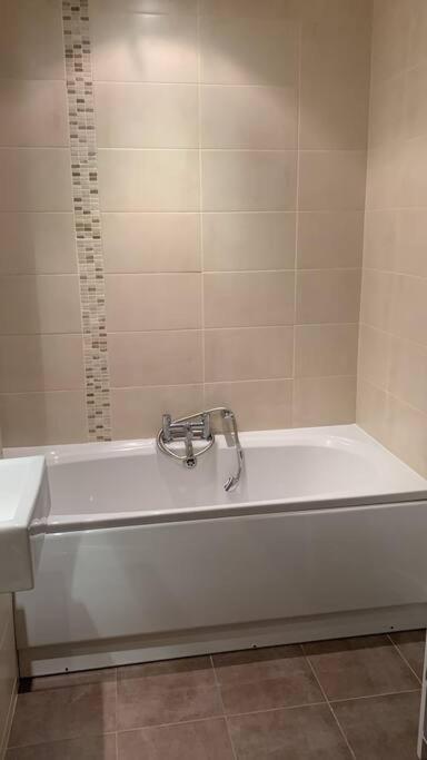 3 Bedroom Penthouse Apartment In Larne Ngoại thất bức ảnh
